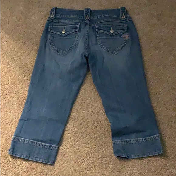 Miss Me Capri Jeans - Picture 2 of 10